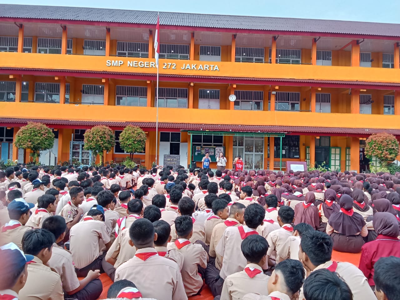 Edukasi Kesehatan Reproduksi dan Manajemen Kesehatan Menstruasi di SMPN 272